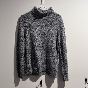 XL Land's End thick sweater in a classic gray and white design